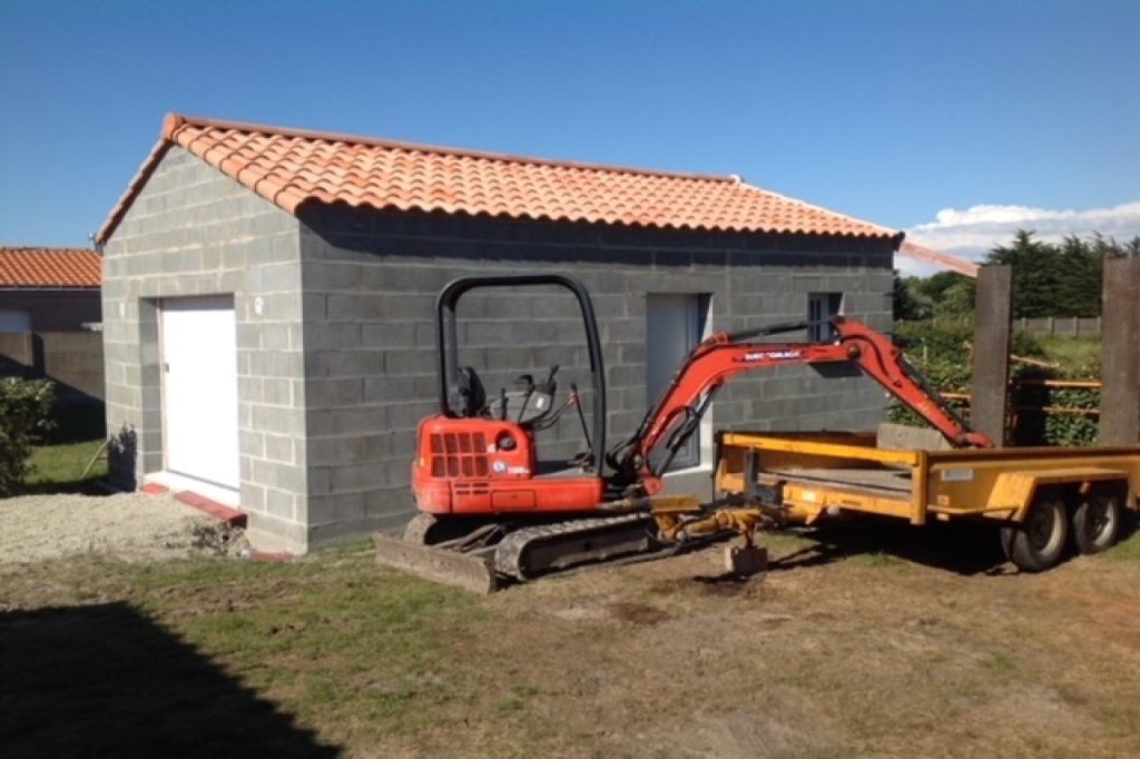 Construction garage et réalisation couverture en tuiles.